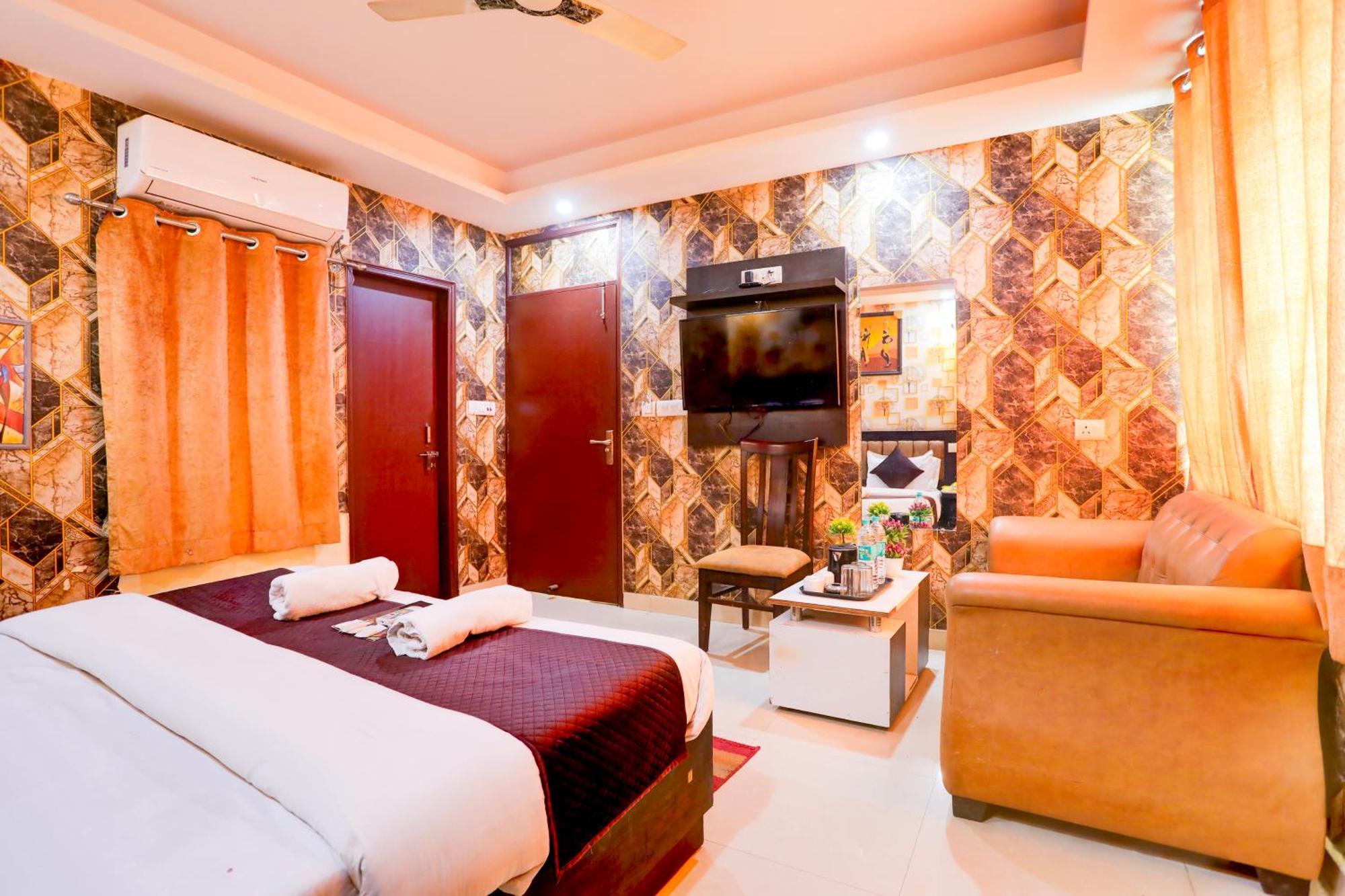 Hotel Luxury Global New Delhi Exterior photo