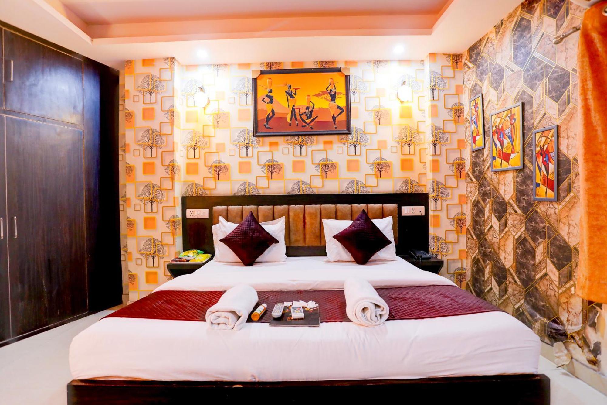Hotel Luxury Global New Delhi Exterior photo