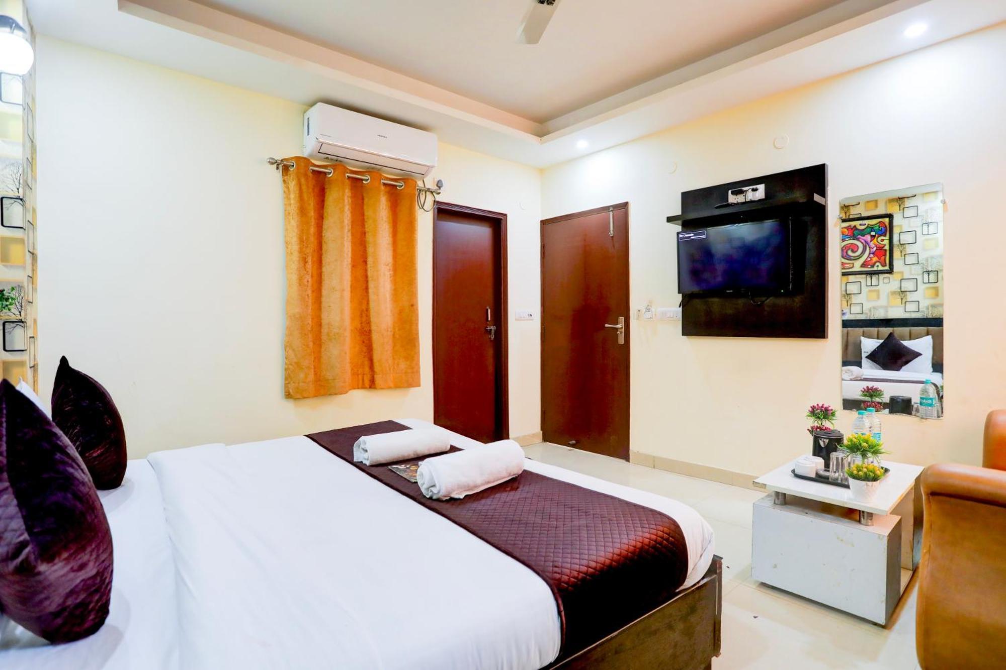 Hotel Luxury Global New Delhi Exterior photo