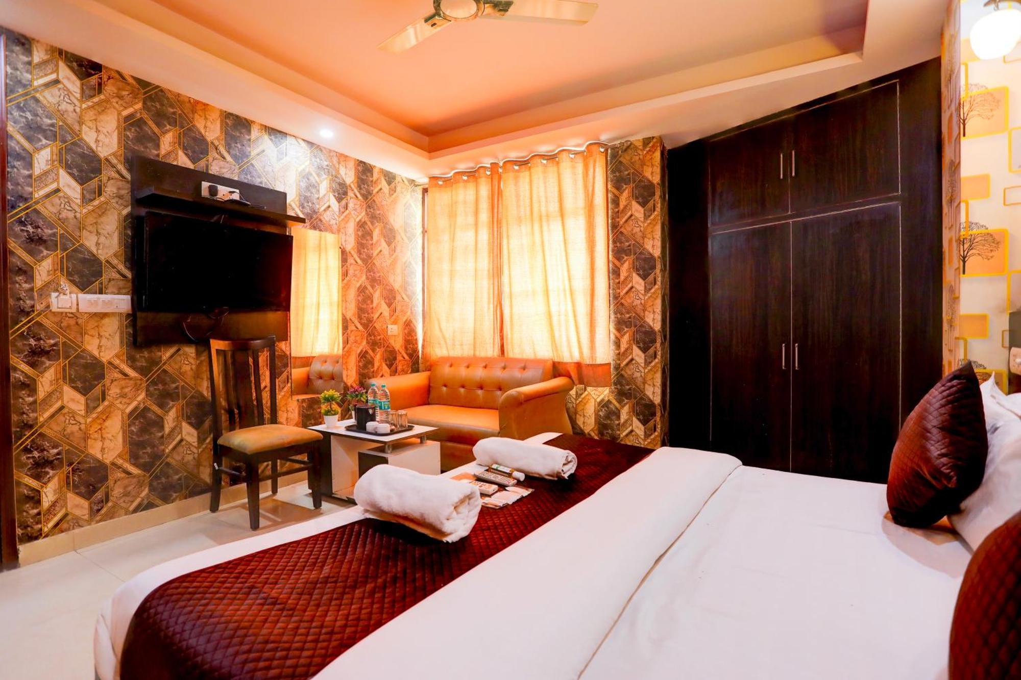 Hotel Luxury Global New Delhi Exterior photo