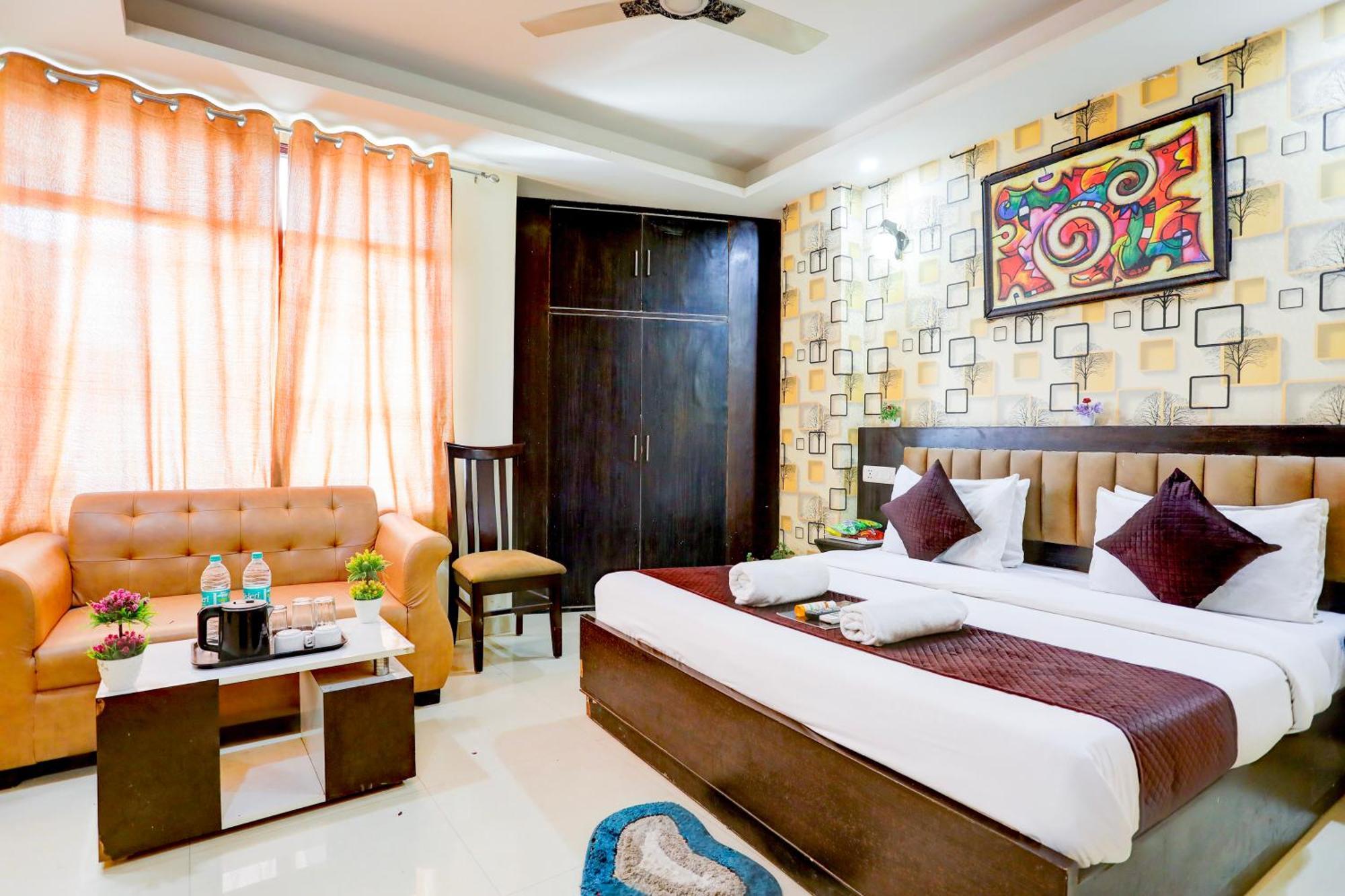 Hotel Luxury Global New Delhi Exterior photo