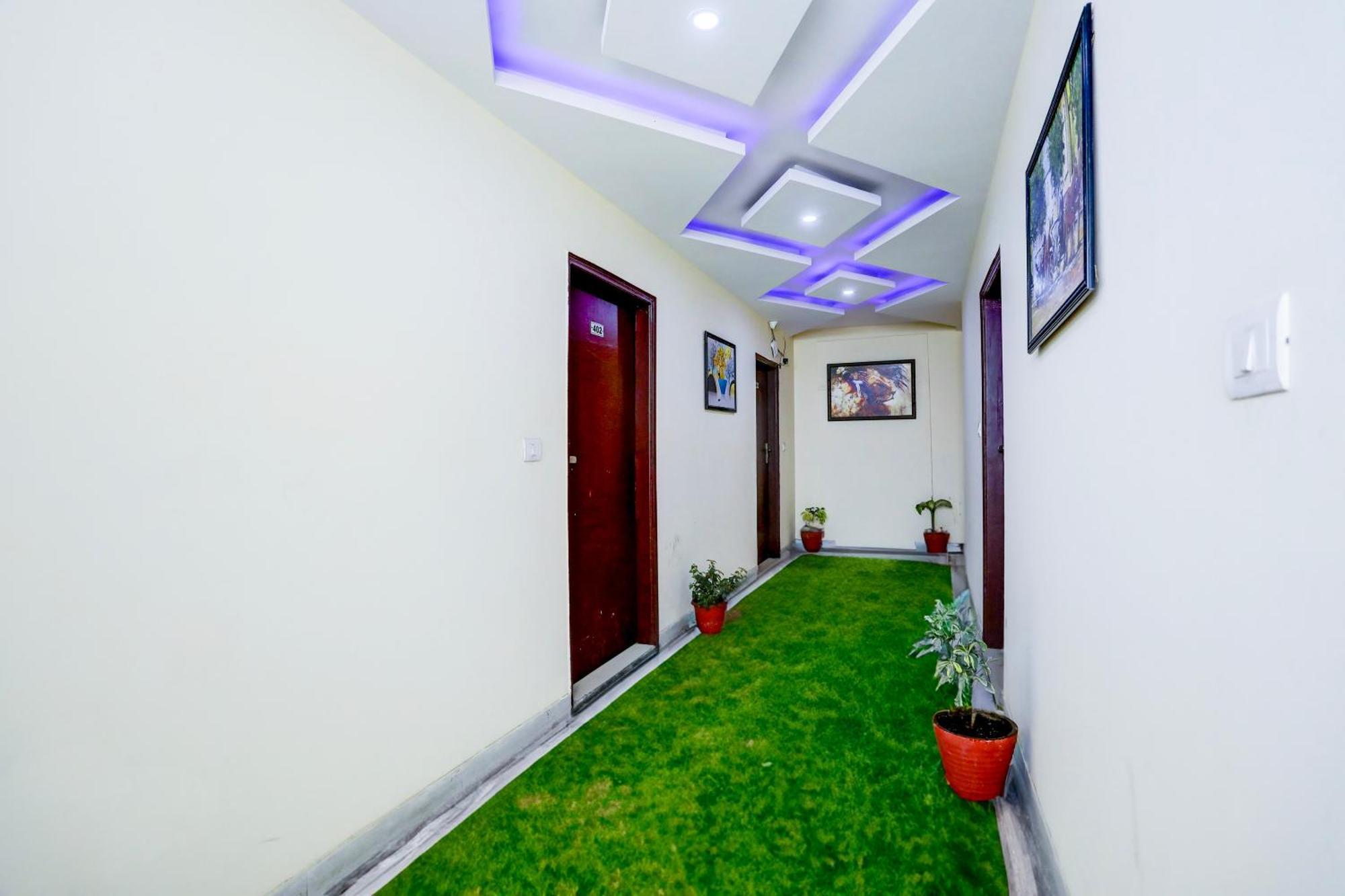 Hotel Luxury Global New Delhi Exterior photo